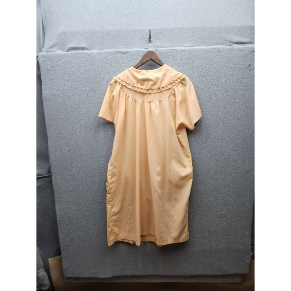 Vintage Peach Button-Down Housecoat With Embroidered Floral Pockets & Peter Pan - Picture 3 of 3